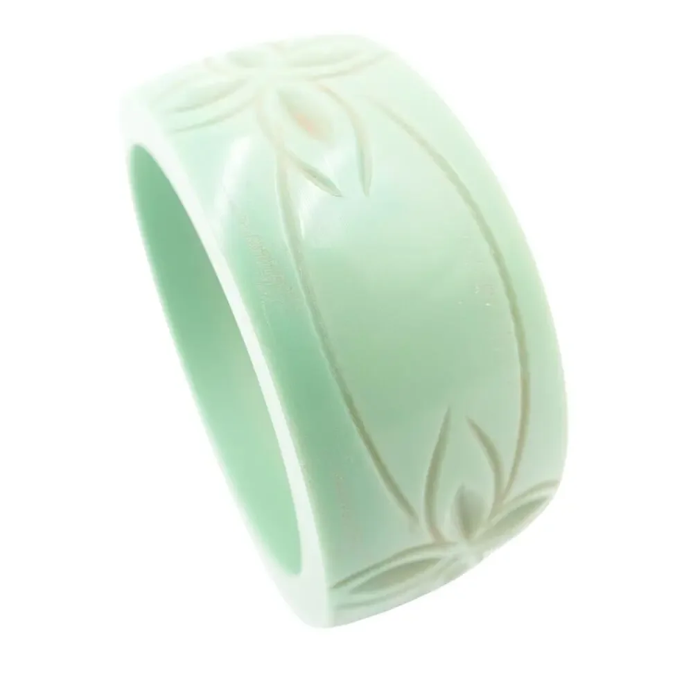 Vintage 1930s–40s Carved Mint Green Bakelite Bangle